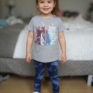 Gray Frozen Graphic Tee & Navy Tie-Dye Leggings Kids Matching Set Bin 02